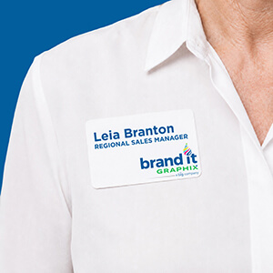 https://dnbifi8ep0rlz.cloudfront.net/branditgraphix/images/product/name_tags-avery-3_5x2-002-blue-WEB.jpg
